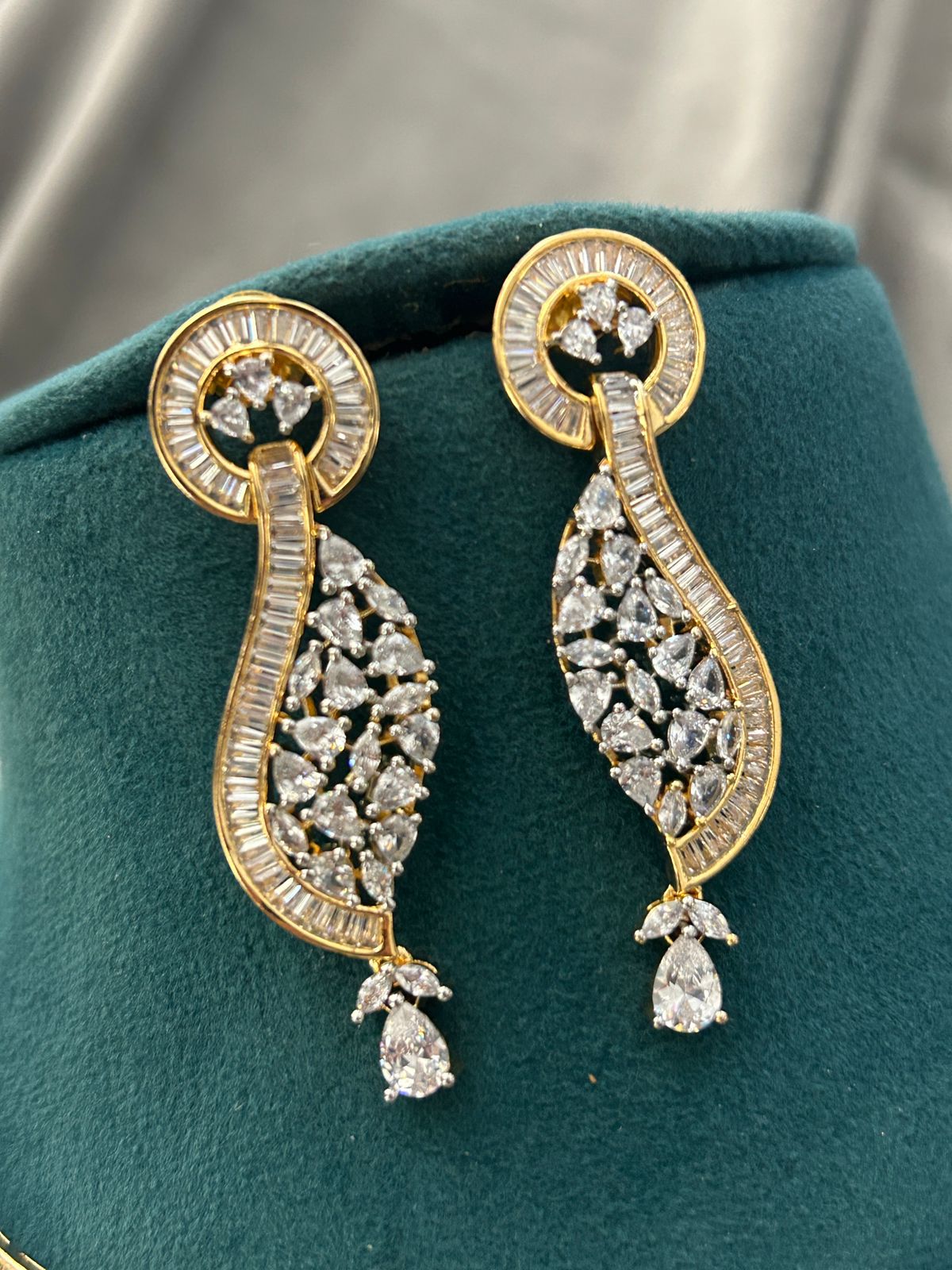 Luxury Diamond Look Necklace Set with Designer Earrings